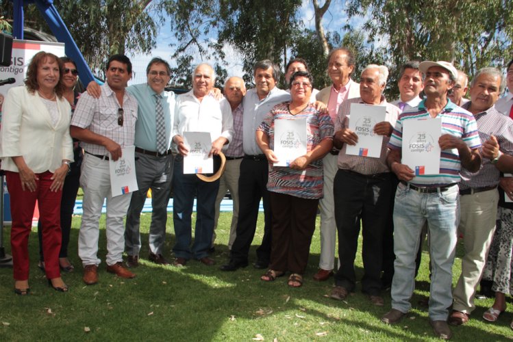 Gobierno Regional y FOSIS concretan plan para mitigar la escasez hídrica por $1000 millones Gobierno Regional y FOSIS concretan plan para mitigar la escasez hídrica por $1000 millones