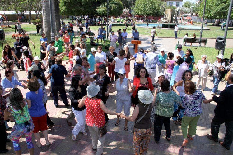 Con gran entusiasmo adultos mayores disfrutan de los beneficios de la biodanza en La Serena Con gran entusiasmo adultos mayores disfrutan de los beneficios de la biodanza en La Serena