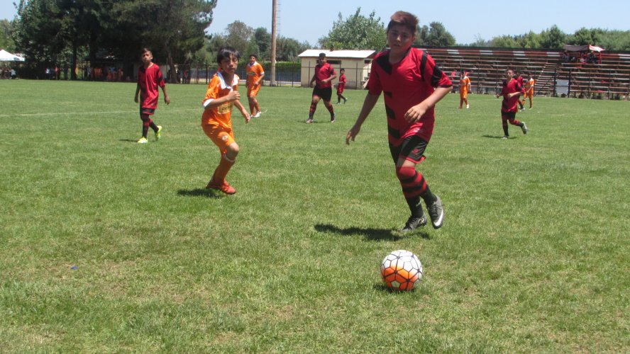 Culmina exitosa escuela de fútbol para jóvenes de Las Compañías