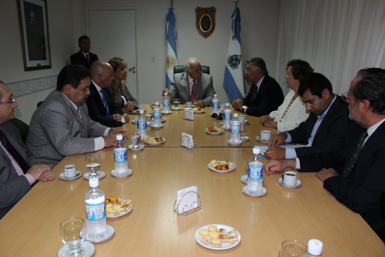Diputados de San Juan y consejeros regionales anticipan la pronta reactivación de la Comisión de Diálogo Político Diputados de San Juan y consejeros regionales anticipan la pronta reactivación de la Comisión de Diálogo Político