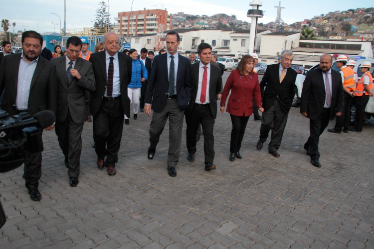 Autoridades chilenas y argentinas observan recuperación del Puerto de Coquimbo Autoridades chilenas y argentinas observan recuperación del Puerto de Coquimbo