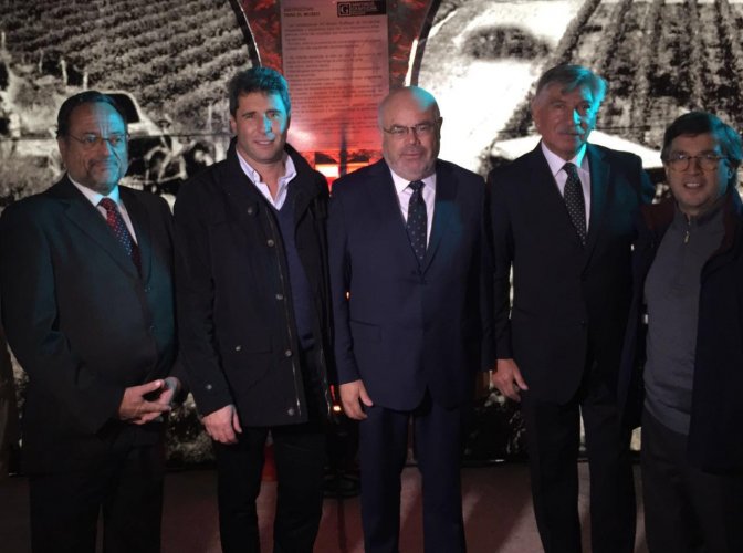 Autoridades sanjuaninas se reúnen con presidente del BID y ministro de Hacienda argentino Autoridades sanjuaninas se reúnen con presidente del BID y ministro de Hacienda argentino