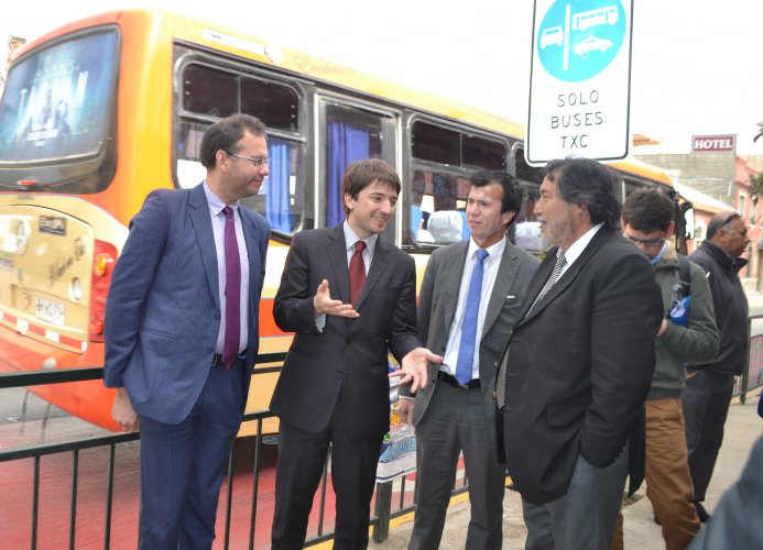 Inician marcha blanca de Vía Prioritaria para el transporte público en Eje Colón Inician marcha blanca de Vía Prioritaria para el transporte público en Eje Colón