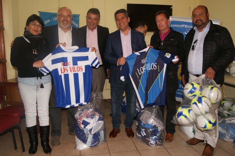 Asociación de fútbol amateur recibe millonaria implementación deportiva de parte del Gobierno Regional Asociación de fútbol amateur recibe millonaria implementación deportiva de parte del Gobierno Regional