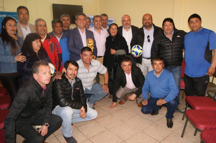 Asociación de fútbol amateur recibe millonaria implementación deportiva de parte del Gobierno Regional Asociación de fútbol amateur recibe millonaria implementación deportiva de parte del Gobierno Regional