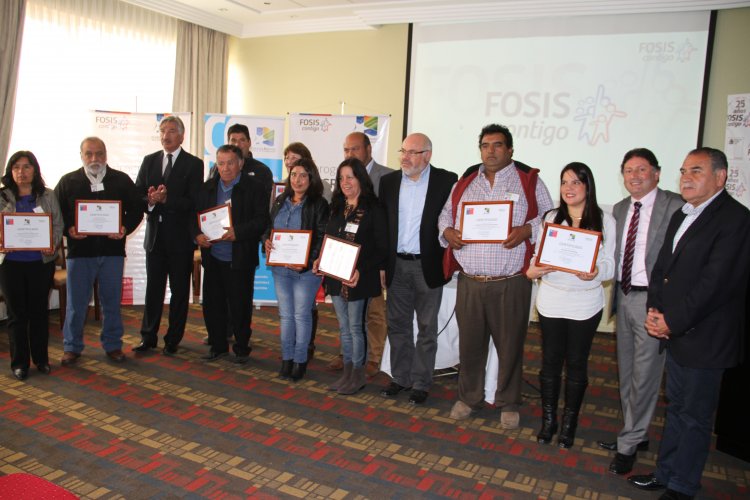 Emprendedores locales recibieron $400 millones gracias a programa del FOSIS y Gobierno Regional Emprendedores locales recibieron $400 millones gracias a programa del FOSIS y Gobierno Regional