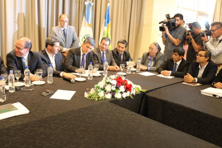 Gobierno Regional logra acuerdo para mantener peajes y número de animales que ingresarán a las veranadas en San Juan