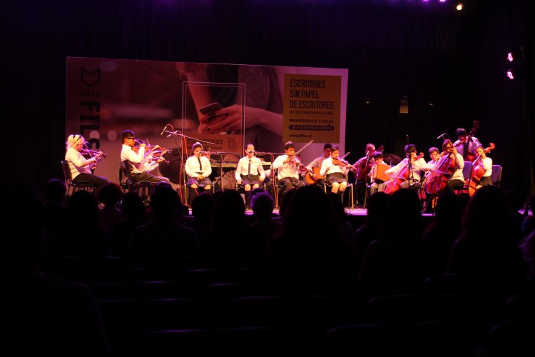 Niños y niñas con discapacidad visual del Colegio Luis Braille presentan su música en emotivo concierto en la FILSA