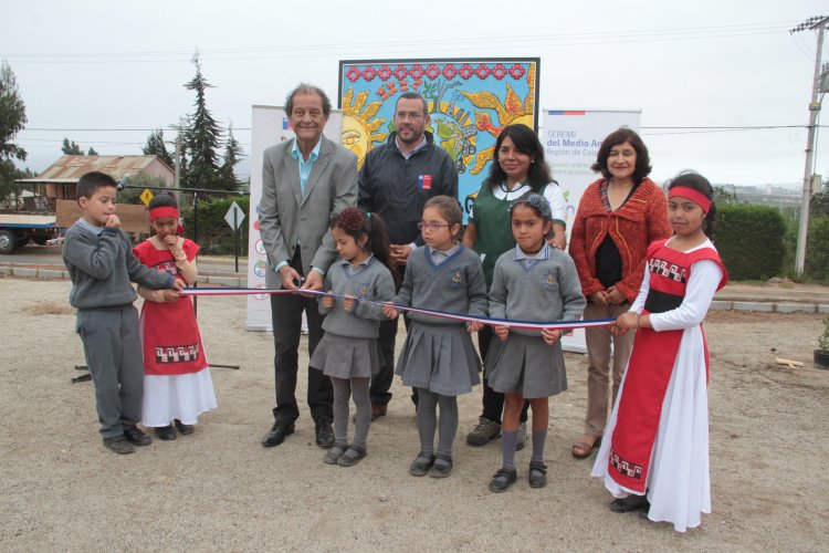 Vecinos de Huachalalume cuentan con plaza educativa sobre el cambio climático