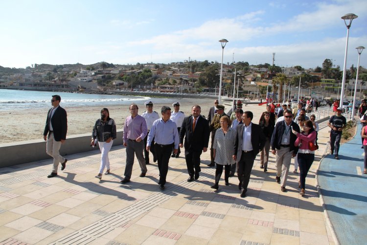 Presidenta Bachelet entregó nuevo paseo costero y puente sobre el estero de Tongoy Presidenta Bachelet entregó nuevo paseo costero y puente sobre el estero de Tongoy