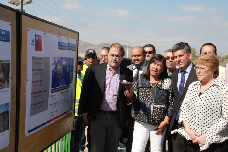 Presidenta Bachelet entregó nuevo paseo costero y puente sobre el estero de Tongoy Presidenta Bachelet entregó nuevo paseo costero y puente sobre el estero de Tongoy