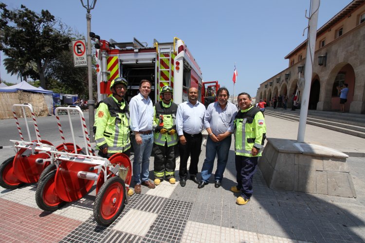 Llegan 4 modernos carros para bomberos financiados por Gobierno Regional y el Ministerio del Interior