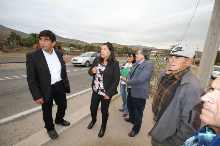 Vecinos de Recoleta y autoridades buscan solucionar conflicto por construcción de doble vía Coquimbo - Ovalle Vecinos de Recoleta y autoridades buscan solucionar conflicto por construcción de doble vía Coquimbo - Ovalle