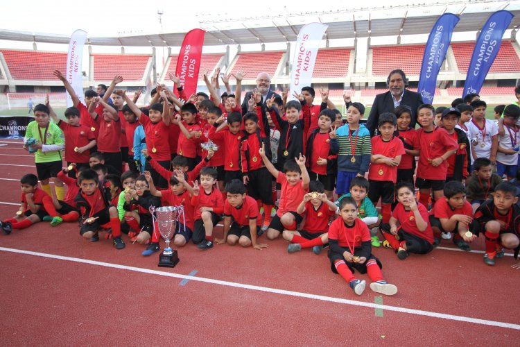 Pequeños futbolistas se aprontan para disputar torneo Champions Kid Junior en La Serena Pequeños futbolistas se aprontan para disputar torneo Champions Kid Junior en La Serena