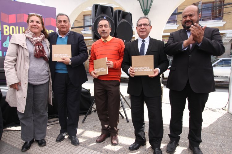 Autores locales exponen su trabajo y comparten tertulias literarias con la comunidad en Boulevard del Libro