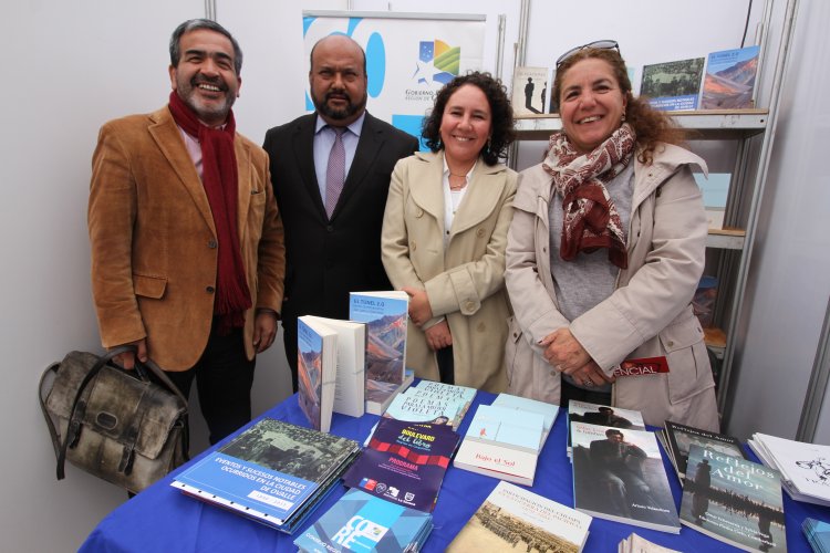 Autores locales exponen su trabajo y comparten tertulias literarias con la comunidad en Boulevard del Libro