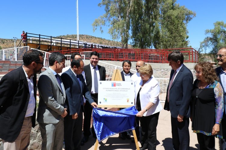 Presidenta inaugura dos estadios en la Región de Coquimbo Presidenta inaugura dos estadios en la Región de Coquimbo