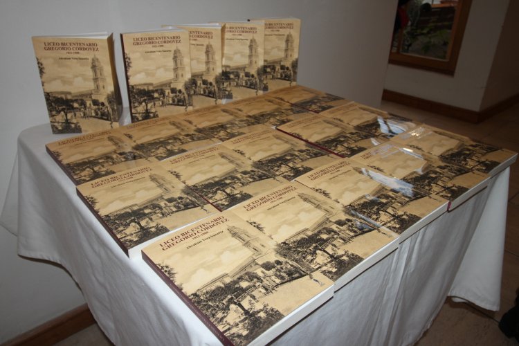 Reeditan libro que repasa la historia del emblemático Liceo Gregorio Cordovez Reeditan libro que repasa la historia del emblemático Liceo Gregorio Cordovez