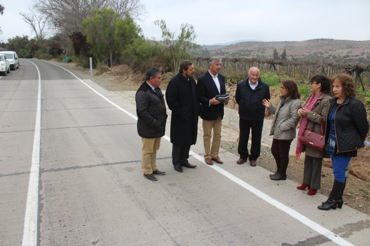Vecinos de El Talhuén y Colliguay por fin cuentan con pavimentación de sus caminos rurales en Limarí