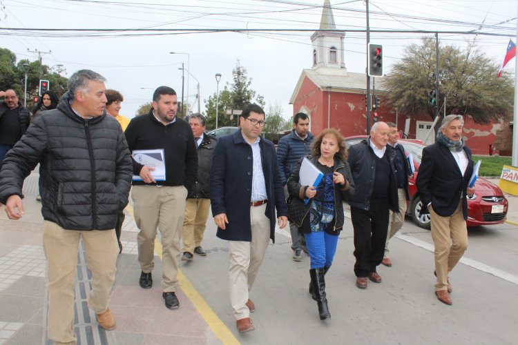 Vecinos de El Talhuén y Colliguay por fin cuentan con pavimentación de sus caminos rurales en Limarí