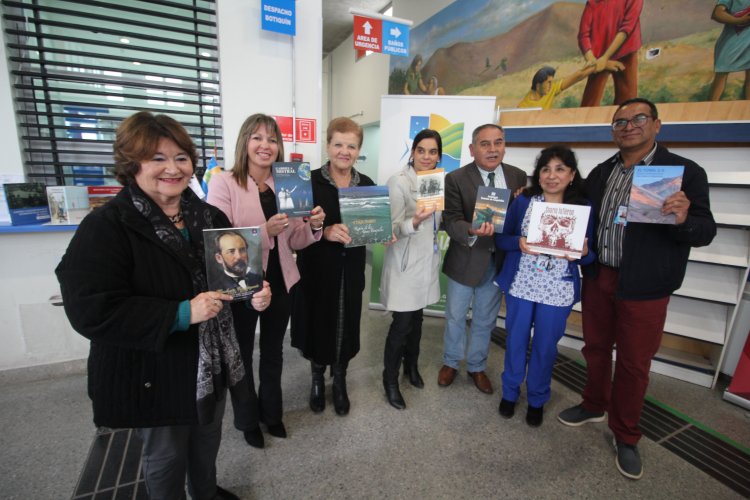 Con libros del Fondo Editorial del Gobierno Regional crean espacio de lectura en el CESFAM de San Juan de Coquimbo Con libros del Fondo Editorial del Gobierno Regional crean espacio de lectura en el CESFAM de San Juan de Coquimbo