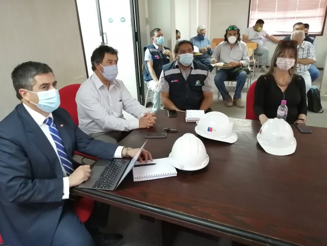 Autoridades gestionan en conjunto soluciones a pirquineros del Rajo Tres Perlas