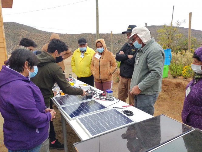 Vecinos de Peral Ojo de Agua cuentan con nuevo sistema fotovoltaico para su sede social