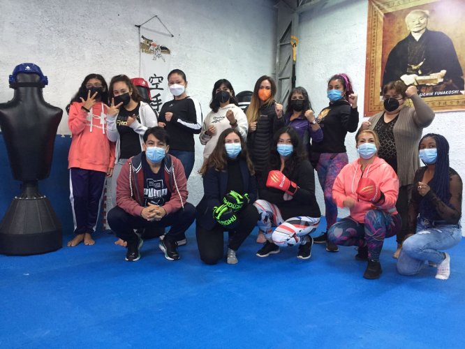 Mujeres de La Serena aprenden los fundamentos básicos de defensa personal a través de proyecto del Gobierno Regional