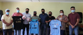 Club Deportivo El Cobre de Illapel recibe implementos deportivos para su participación en torneos locales