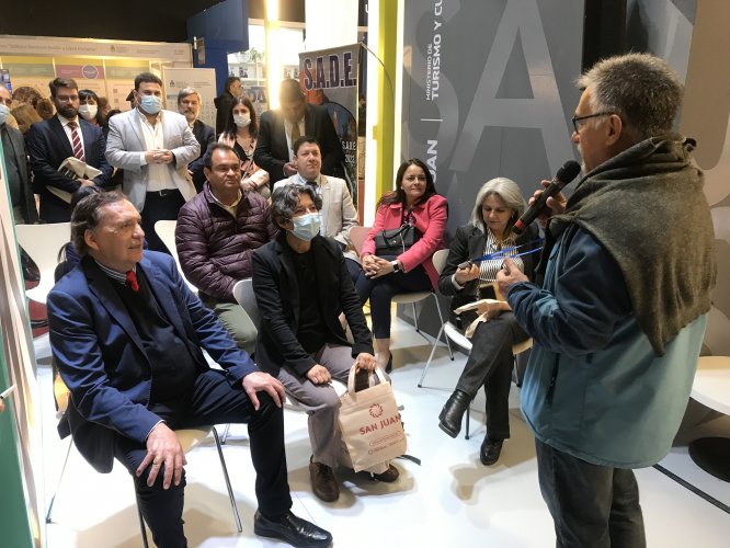 Colección binacional “Paso de Agua Negra” instala a autores de la Región de Coquimbo en distintos espacios literarios de Buenos Aires Colección binacional “Paso de Agua Negra” instala a autores de la Región de Coquimbo en distintos espacios literarios de Buenos Aires