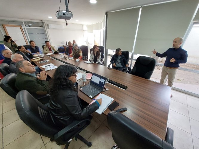 Consejeros regionales conocen estudio que determina las áreas más viables para instalar plantas desaladoras