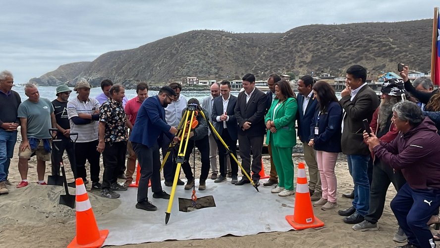 Instalan primera piedra para la nueva caleta pesquera en Puerto Oscuro Instalan primera piedra para la nueva caleta pesquera en Puerto Oscuro