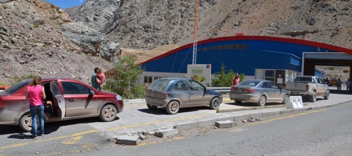 Cores acuerdan apoyar el mejoramiento de las instalaciones del Complejo Fronterizo Juntas del Toro tras exitosa temporada estival 2024 - 2025