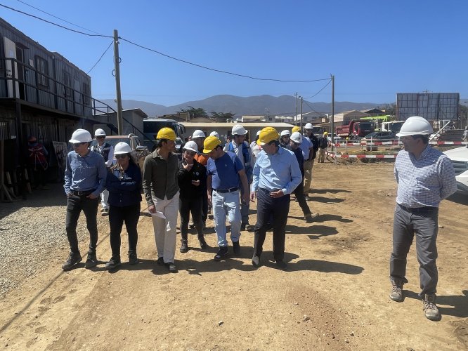 Autoridades verifican avances de proyecto habitacional “Última Esperanza” en Los Vilos