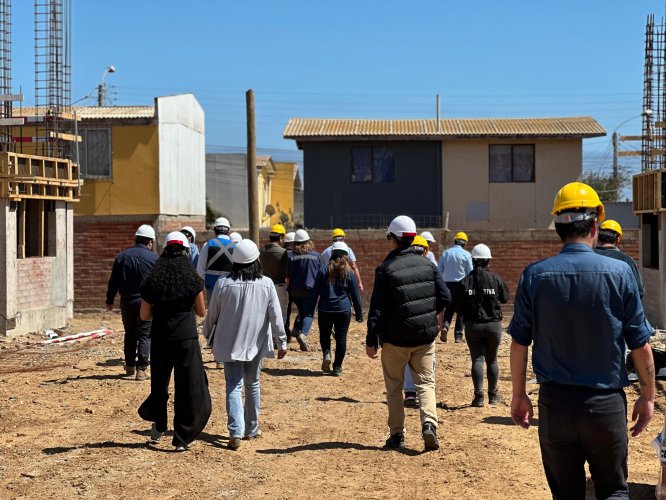 Autoridades verifican avances de proyecto habitacional “Última Esperanza” en Los Vilos